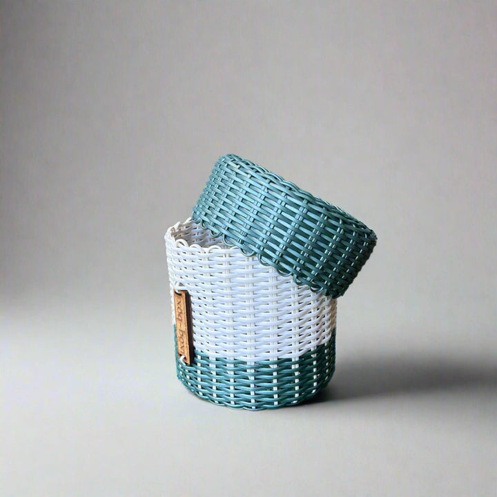 (wholesale) round 'catch all' with lid ~ 2 color block